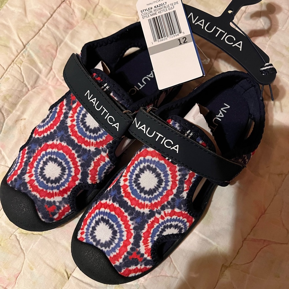Nautica boy/girl swim shoe, new with tag size 12